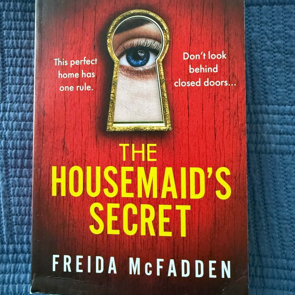 The Housemaid's Secret by - Red Cover